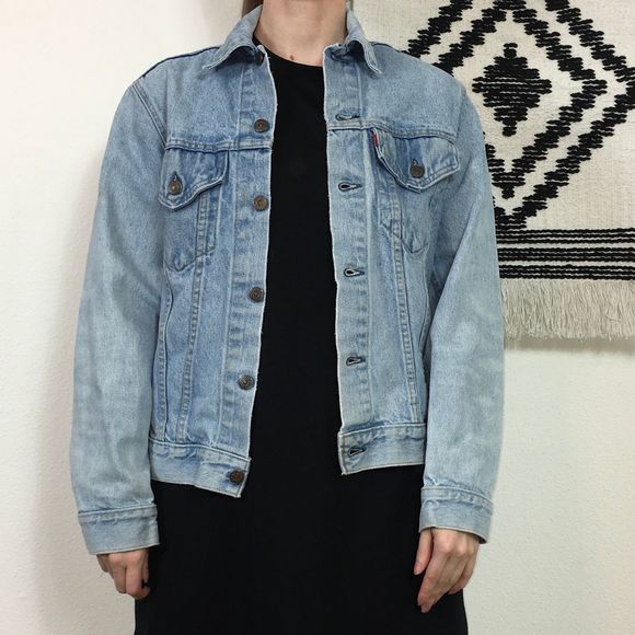 levi's light denim jacket